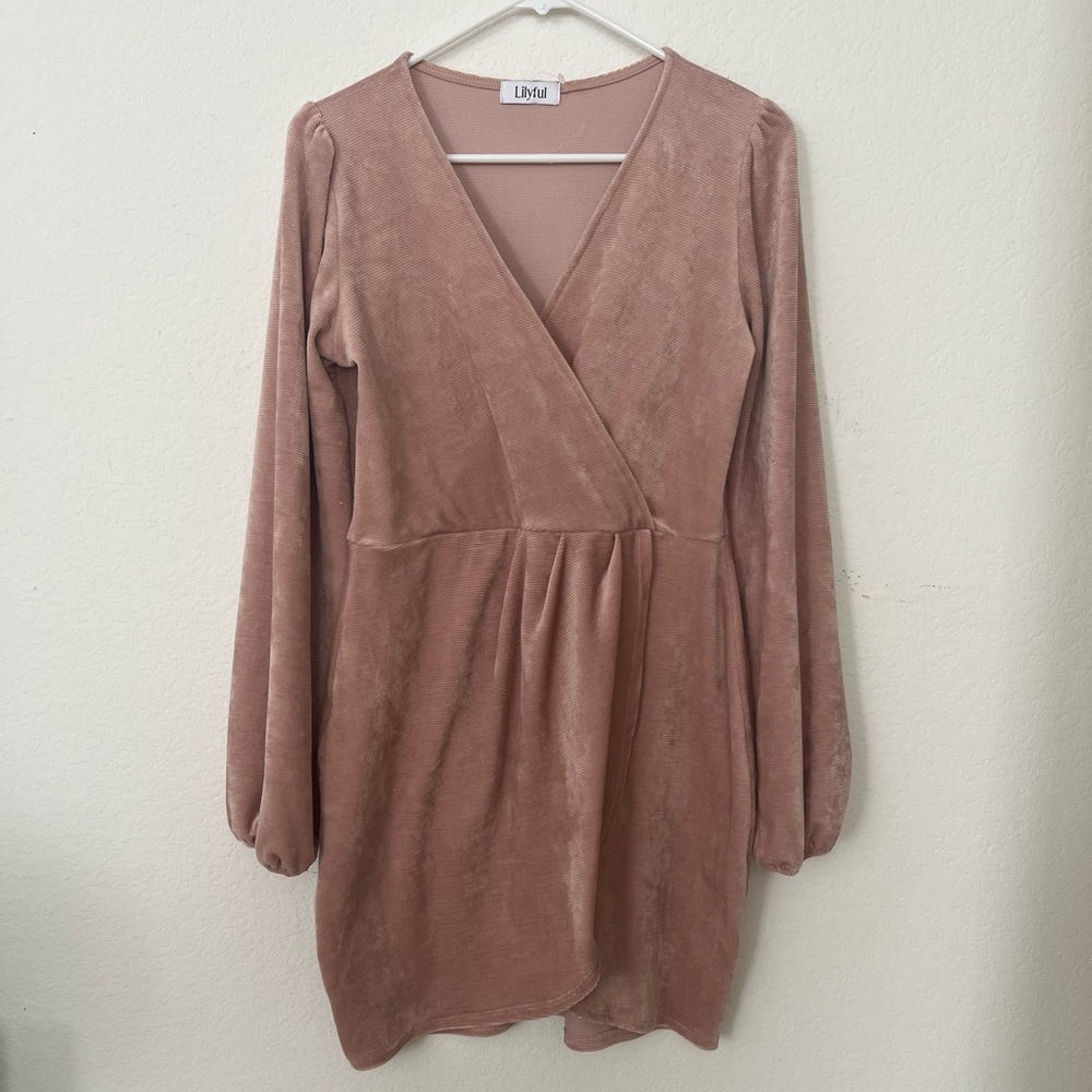 Pink lilyful mini dress. Size large